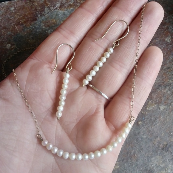 Pearl necklace and earring set in sterling silver - Picture 3 of 8